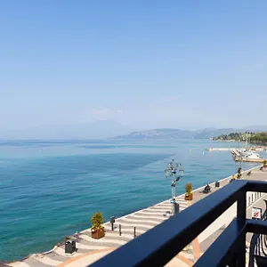 La Vista Postcard Hotel