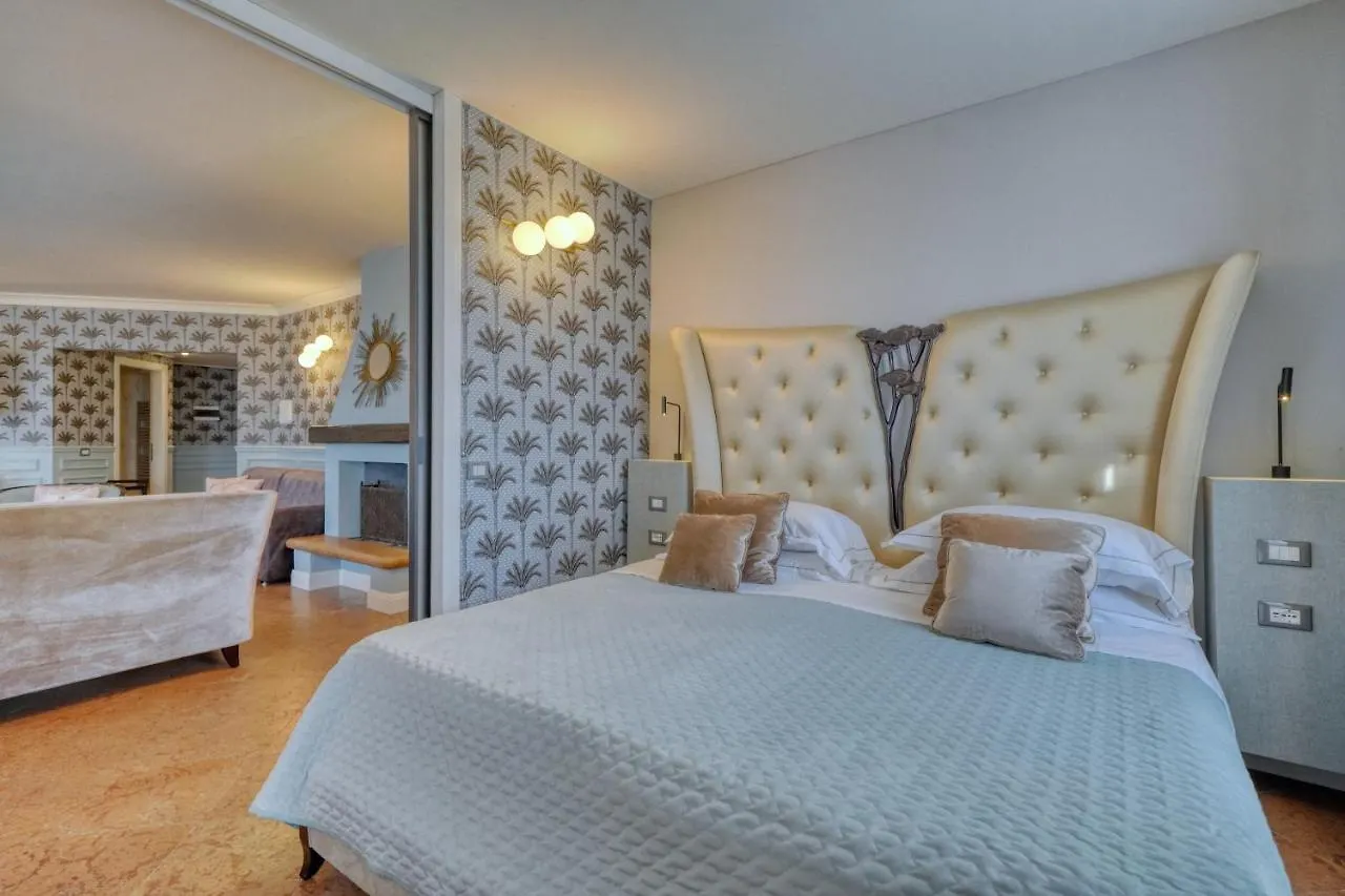 Palazzo Della Scala Spa Hotel Suites & Apartments Λατζίζε